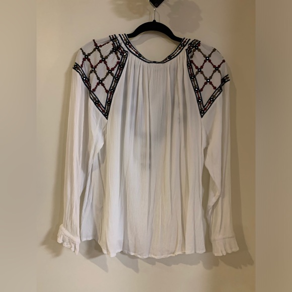 Off white top with navy and red embroidery. Size medium - Picture 4 of 4